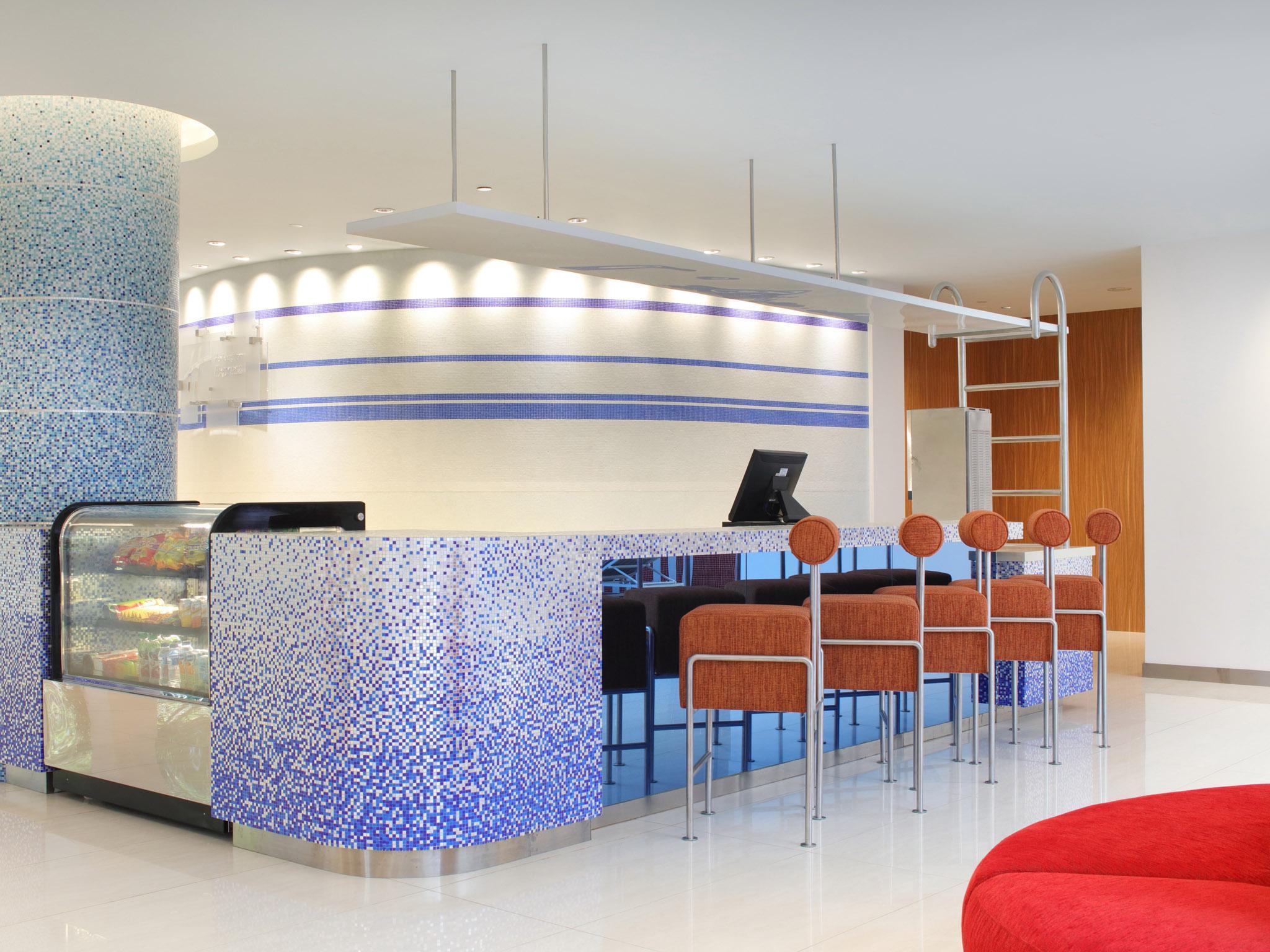 Holiday Inn Express Baruna By Ihg Kuta  Ngoại thất bức ảnh